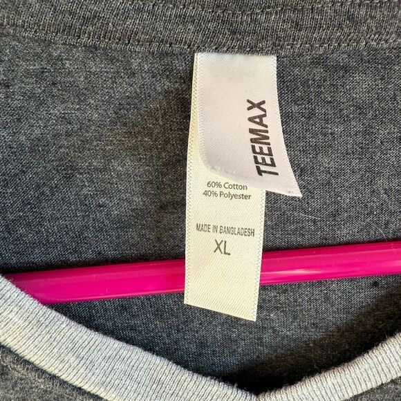 Chicago V-Neck Tee - Picture 2 of 3